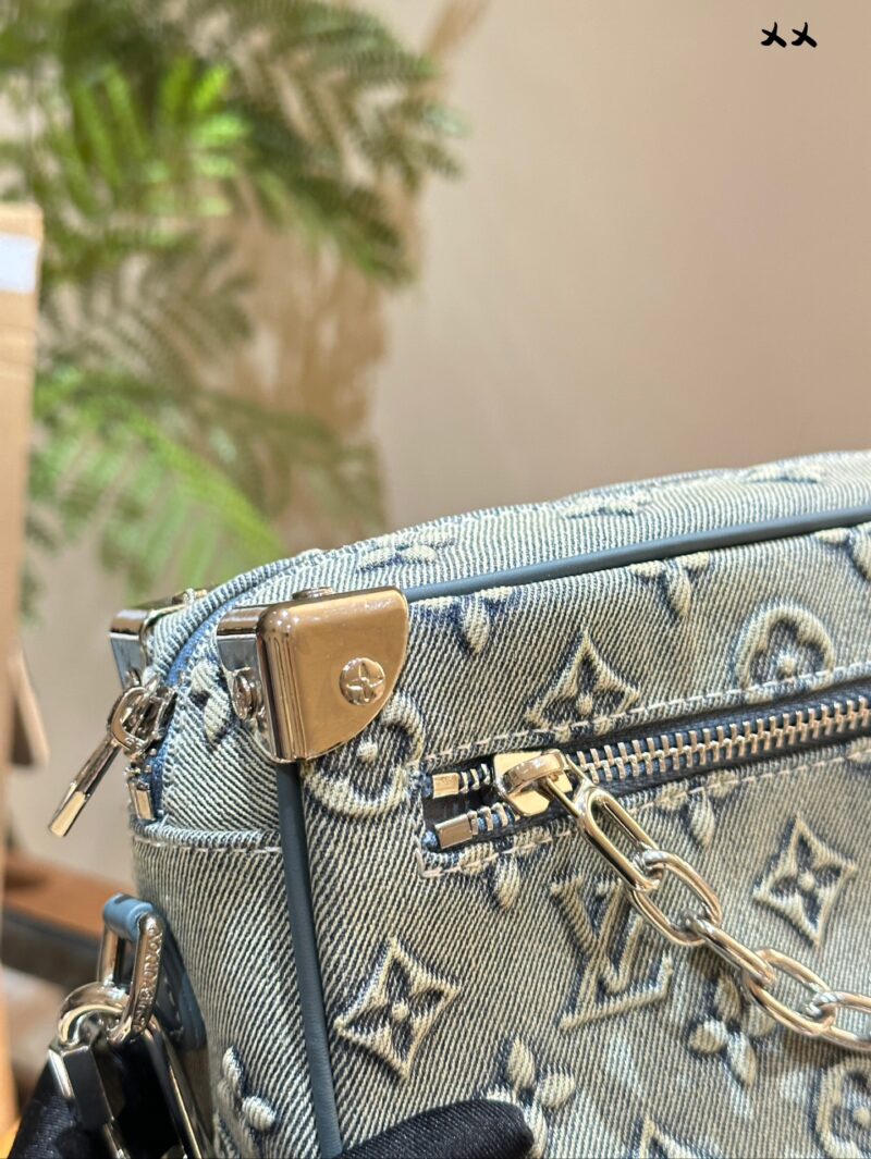 LV denim small box bag that incorporates some futuristic feel
I personally love the 2024 vacation series so much. The futuristic fashion in science fiction movies has a visual effect, so I couldn't wait to flip through this season's new bags. The use...