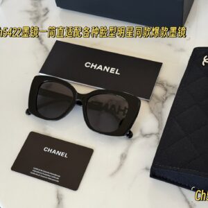 220 sets of complete packaging
Chanel's Mandarin Duck Legs, also known as the "Out of Stock King",
It's too high-end and spicy~
Xiaoxiang's sunglasses
It's too touching on my girlish heart,
Cool and cool~
Effortlessly trendy~It's also great to have a...