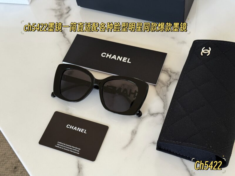 2e9d3d4e13.jpg 220 sets of complete packaging
Chanel's Mandarin Duck Legs, also known as the "Out of Stock King",
It's too high-end and spicy~
Xiaoxiang's sunglasses
It's too touching on my girlish heart,
Cool and cool~
Effortlessly trendy~It's also great to have a...
