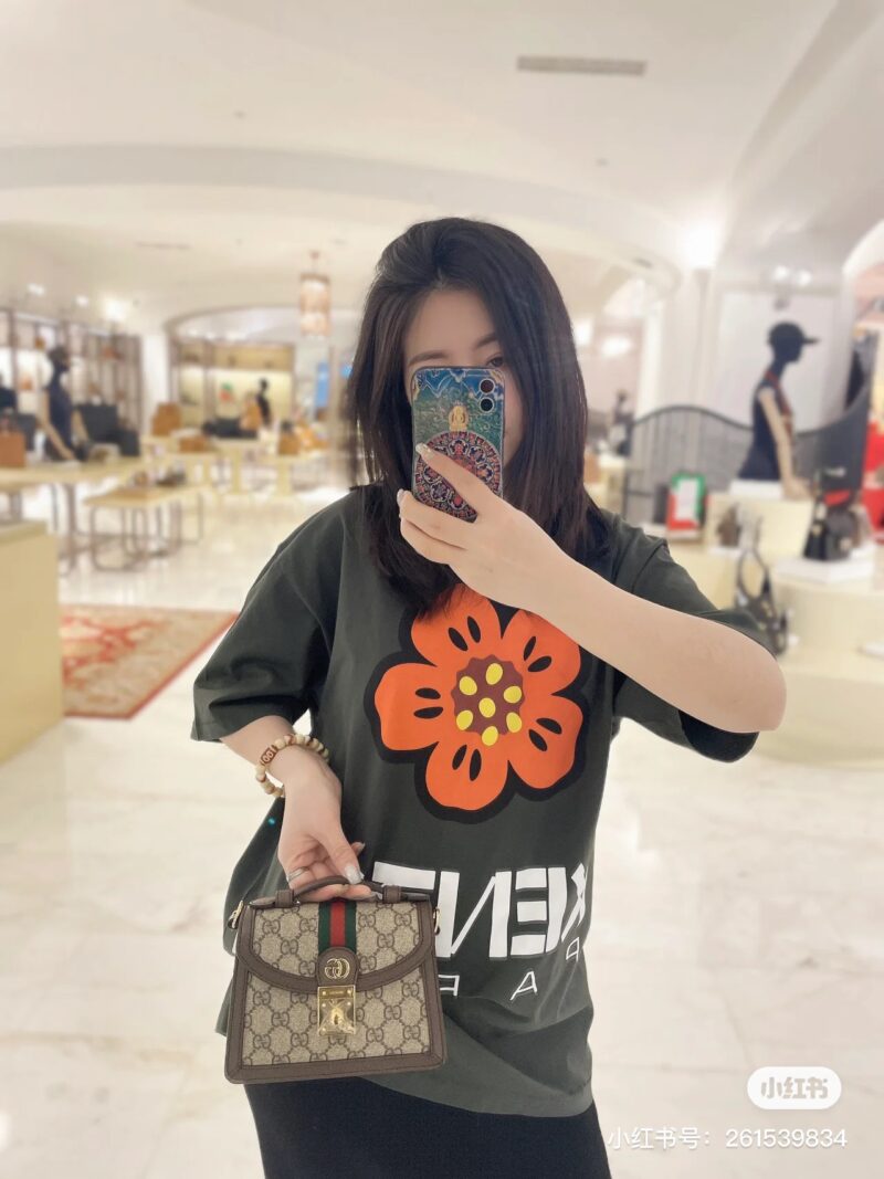 Gucci Mini ophilia Mini Bag Exquisite Mini Bag Comes Crown
Recent fashion trends and styles
Mini bags are essential items for going out on the street
The absolute bonus for the design is that the phone can fit comfortably and has ample space for dura...