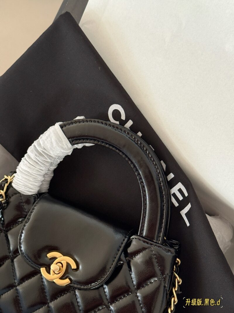 2f9f8223d2.jpg 195 box
size:20*12cm
Xiaoxiang's 23k Kelly
The most beautiful 23k, the oil wax skin looks so good! I have the impulse to immediately drop the sa!
520 carry this Chanel!
Cowhide quality