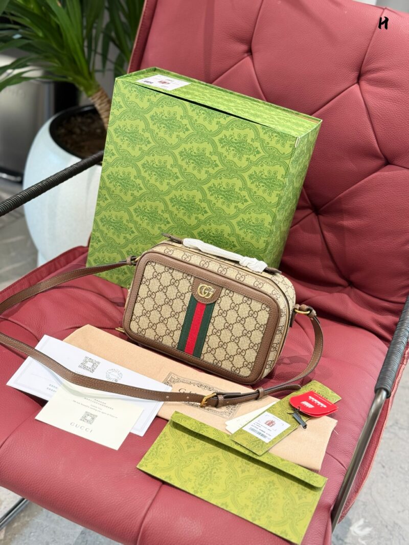 2fbcc863dc.jpg P240 Ophidia series woven strap small crossbody handbag;
The Ophidia series remains a beloved brand. Every season, new styles are launched to create multifunctional travel accessories suitable for various destinations. The double G and striped ribbon...