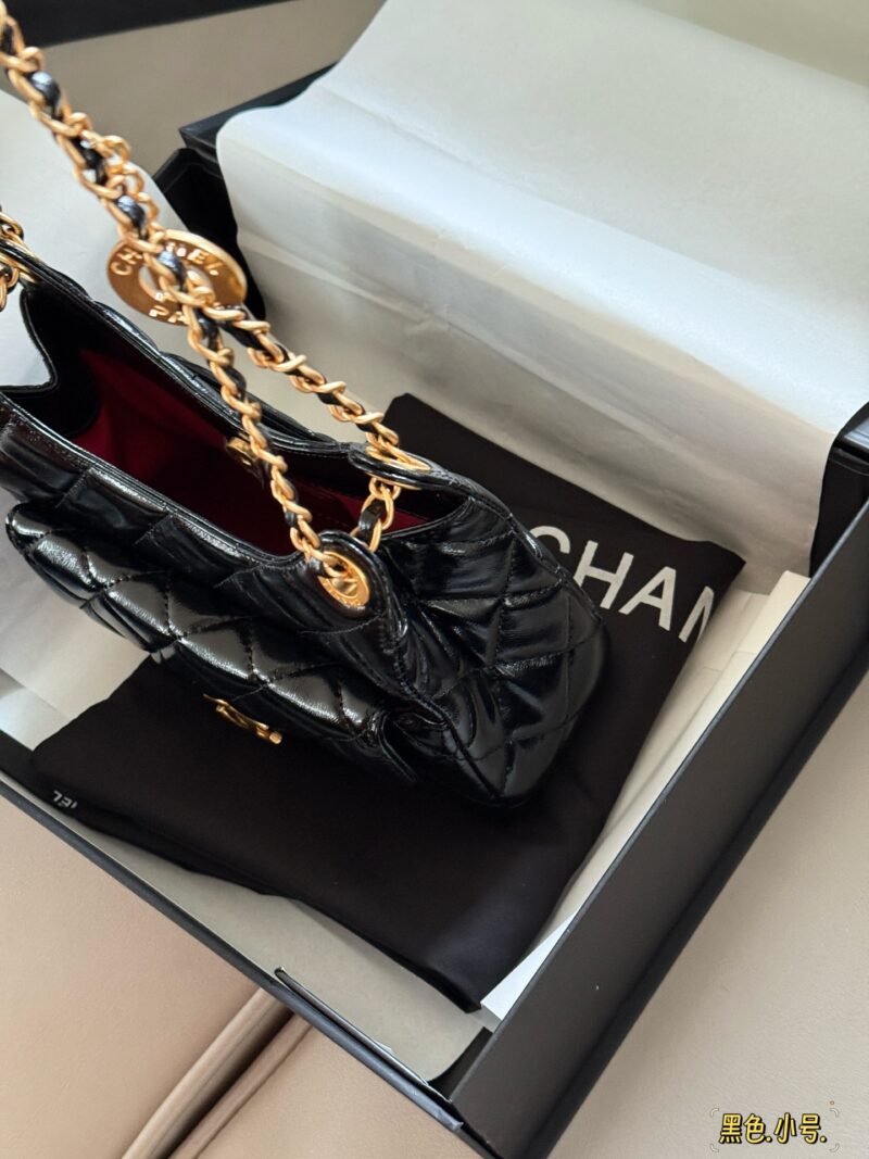 240245 box
Size: 19 * 13cm (small size)
23 * 16cm (large size)
Xiaoxiang's 23rd hippie hobo
This popular Tmall Genie has gone viral
It's really nice
Commonly known as croissants, they have a strong sense of design
Oil wax leather, with good wear resi...