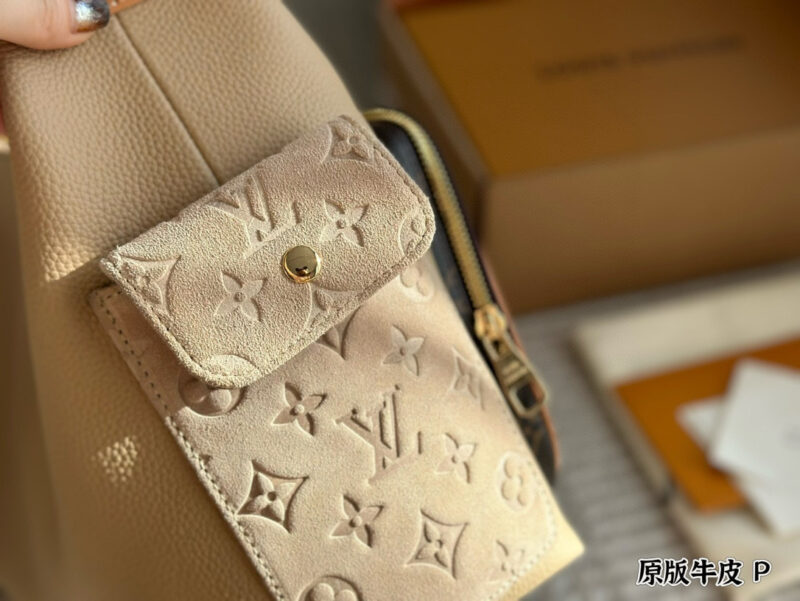 302874d856.jpg 390 layer cowhide
size:32*24cm
Recently popular new shopping bags
Hobo cargo is on fire!
Because of the upper body! Exactly! Okay! Look!
L's latest shopping bag
High appearance and super practicality!!!