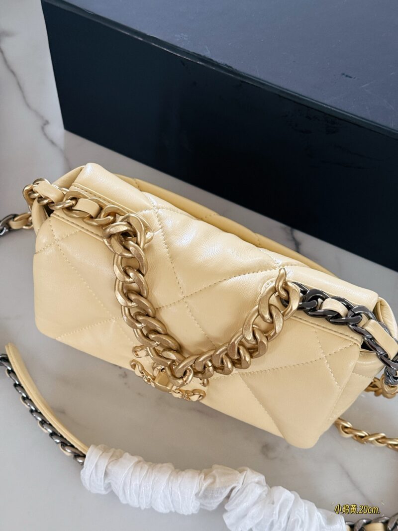 30a45fea71.jpg 220 (with box)
size:20*15cm
Xiaoxiang's house 19 bags
Sweet and girlish, it's really hard to resist!!!
Achieve optimal cost-effectiveness
Cute and lovely chicken yellow/very suitable for summer color matching~
High quality texture