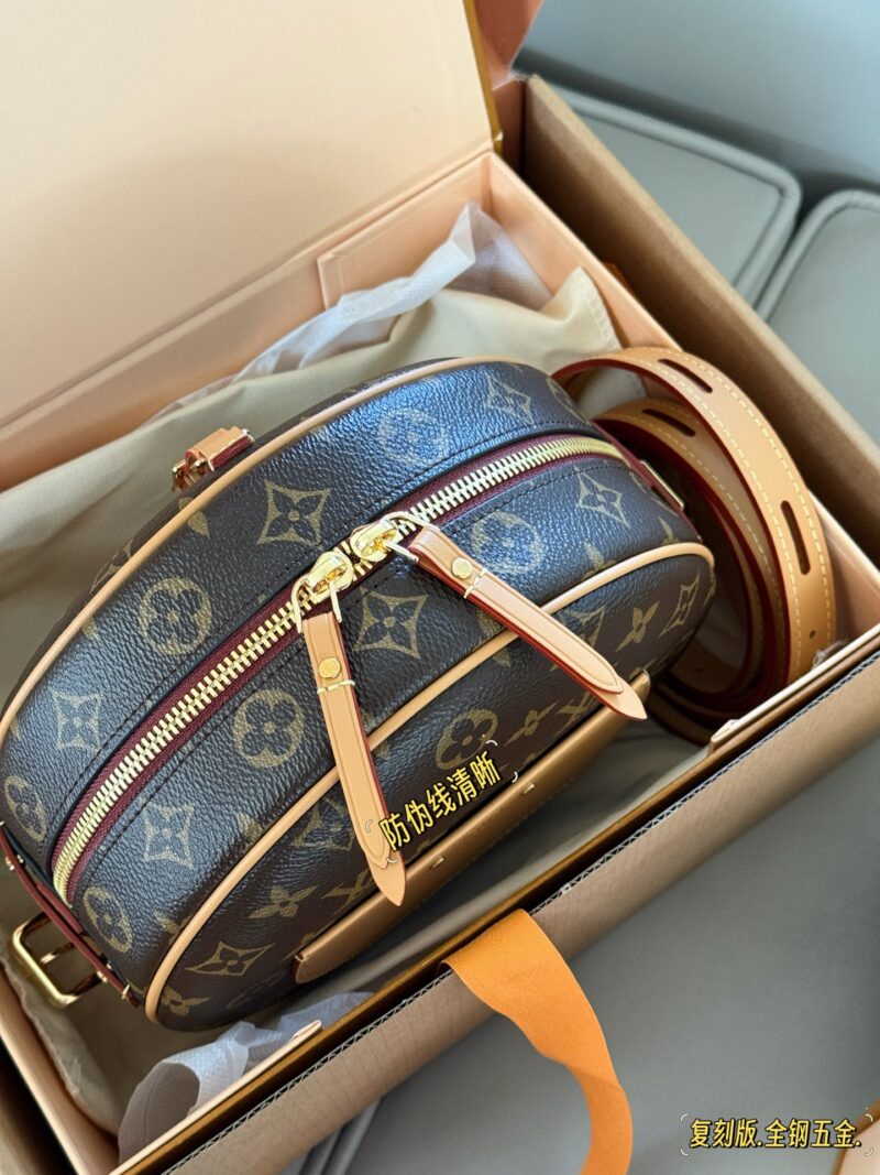 30e209f3af.jpg 290 Pack
(Remastered all steel hardware)
Hot selling collection real-life photos
size:22*19cm
L's round pancake buns are really delicious
This round cake is soft
Its capacity is super large
Liu Yifei has brought our aesthetics back!
Non market curr...