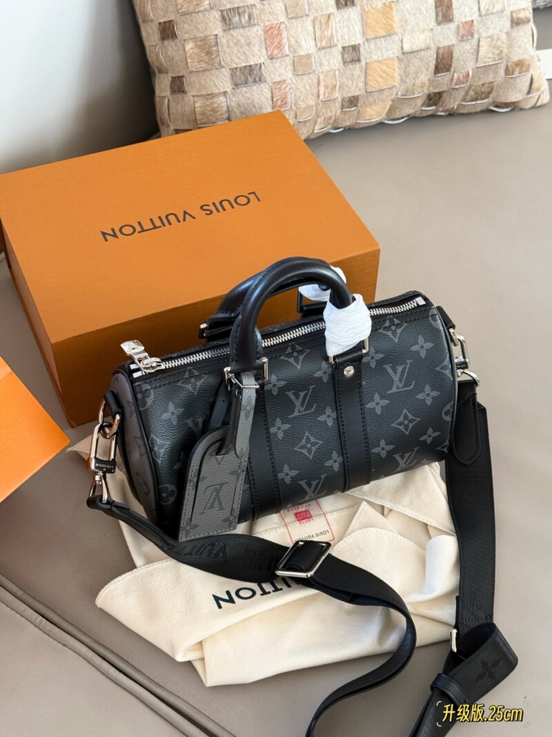 314c73fa5a.jpg 240 pairs of boxes
Size: 24 * 15cm
L Home Keepall Pillow Bag
She's really cute!
A suitable keepall25 black warrior for thieves!
Male friends' battle bag
Search Lv Keepall25