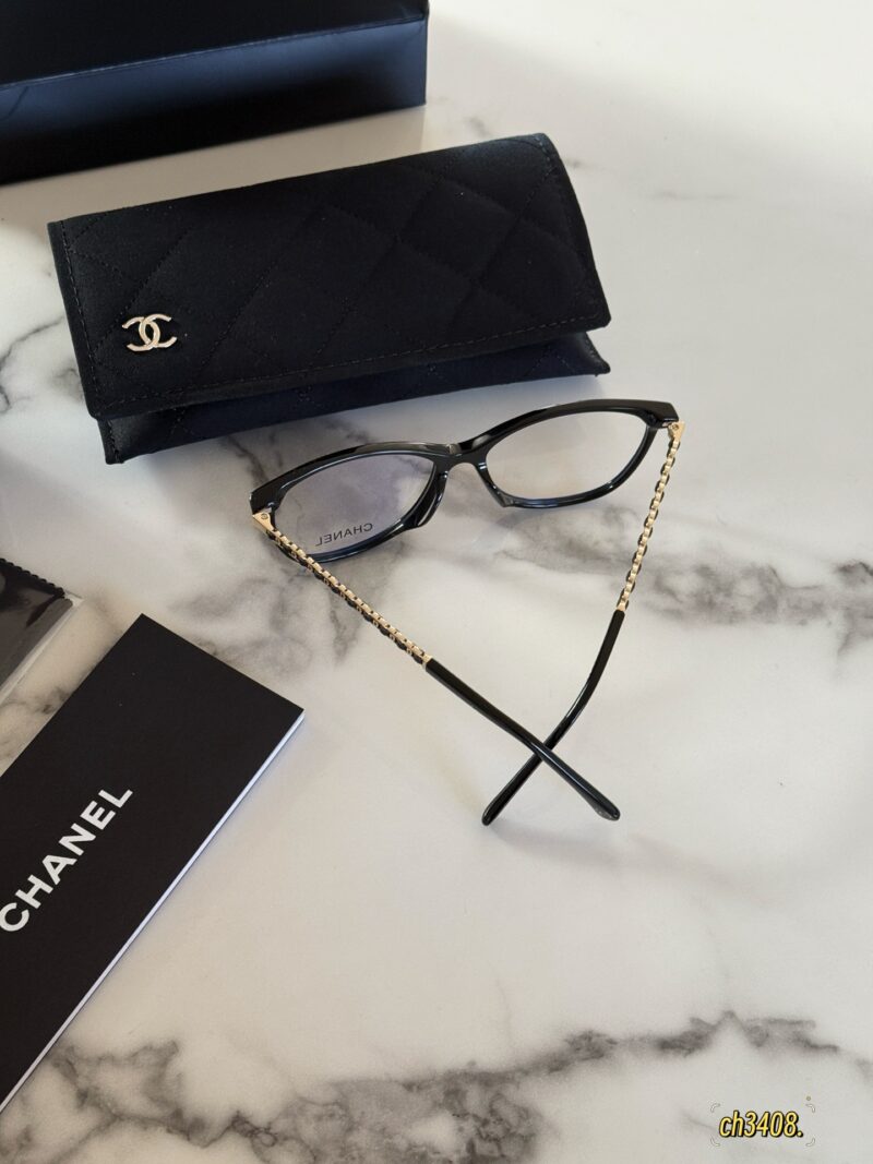 3166064282.jpg 195 complete packaging upgrade version
Xiaoxiangfeng Invincible Black Frame Plain Mirror ∞
Wearing it without makeup is absolutely stunning!
Ch3408 is truly the "out of stock king" and the bare black frame on my heart
The side face shark looks so s...