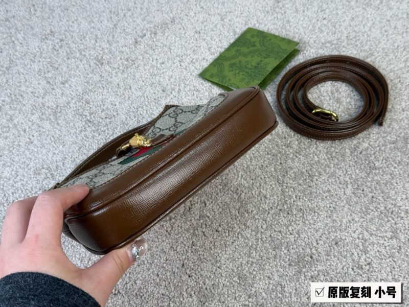 GG new 1961 armpit bag looks better the more you look at it
Size: 19 * 13 (small)
That's really amazing!
Both big and small phones
Can be worn under the armpit or slung diagonally
Don't say much, it depends on the quality!
???? Cowhide quality