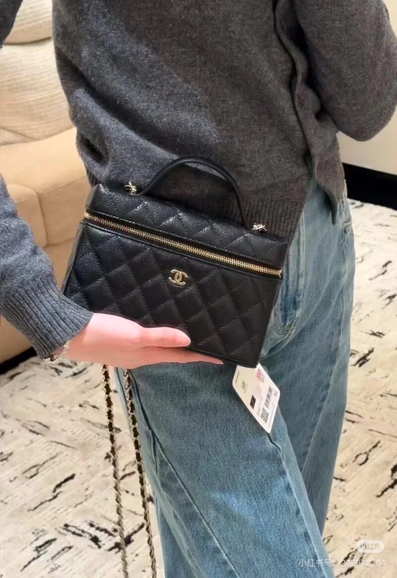 317b29a4a9.jpg Chanel LP Makeup Bag Bento Bag
