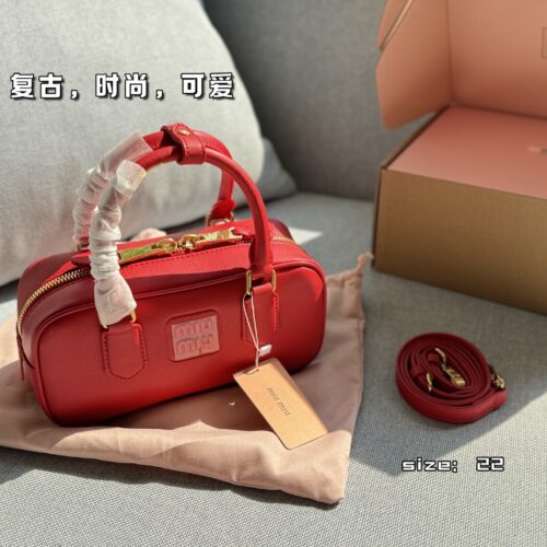 Color card ??
MIU MIU Arcadie Series Bowling Bag Shoulder Cross Shoulder Handbag