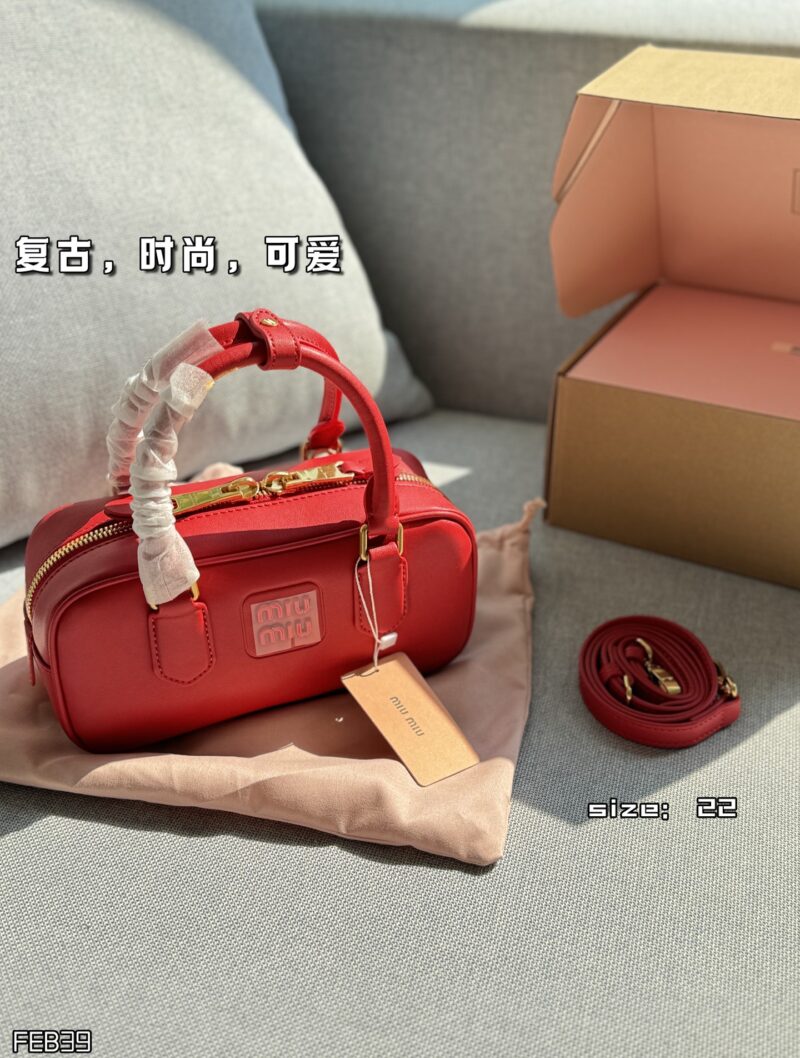 Color card ??
MIU MIU Arcadie Series Bowling Bag Shoulder Cross Shoulder Handbag