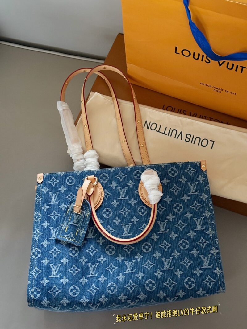 315 with packaging
size：34*26cm
L Home On the Go Cowboy Shopping Bag ??
So elegant
I will always love tannins! Who can refuse LV's denim style
Search Lv on the go shopping bag