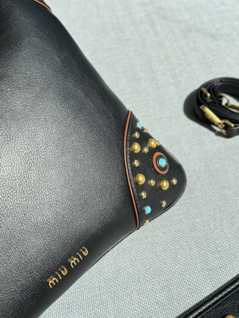 32a6a09ba7.jpg 235 Heaven and Earth Cover
size:31×31
MIU MIU Riveted Underarm Bag Used Bag
Miu Miu turquoise hobo armpit bag
Miu should only exist in the sky | Ethnic style Miu Miu medieval bag
MiuMiu ethnic style armpit bag
First encounter
The kind that must be...