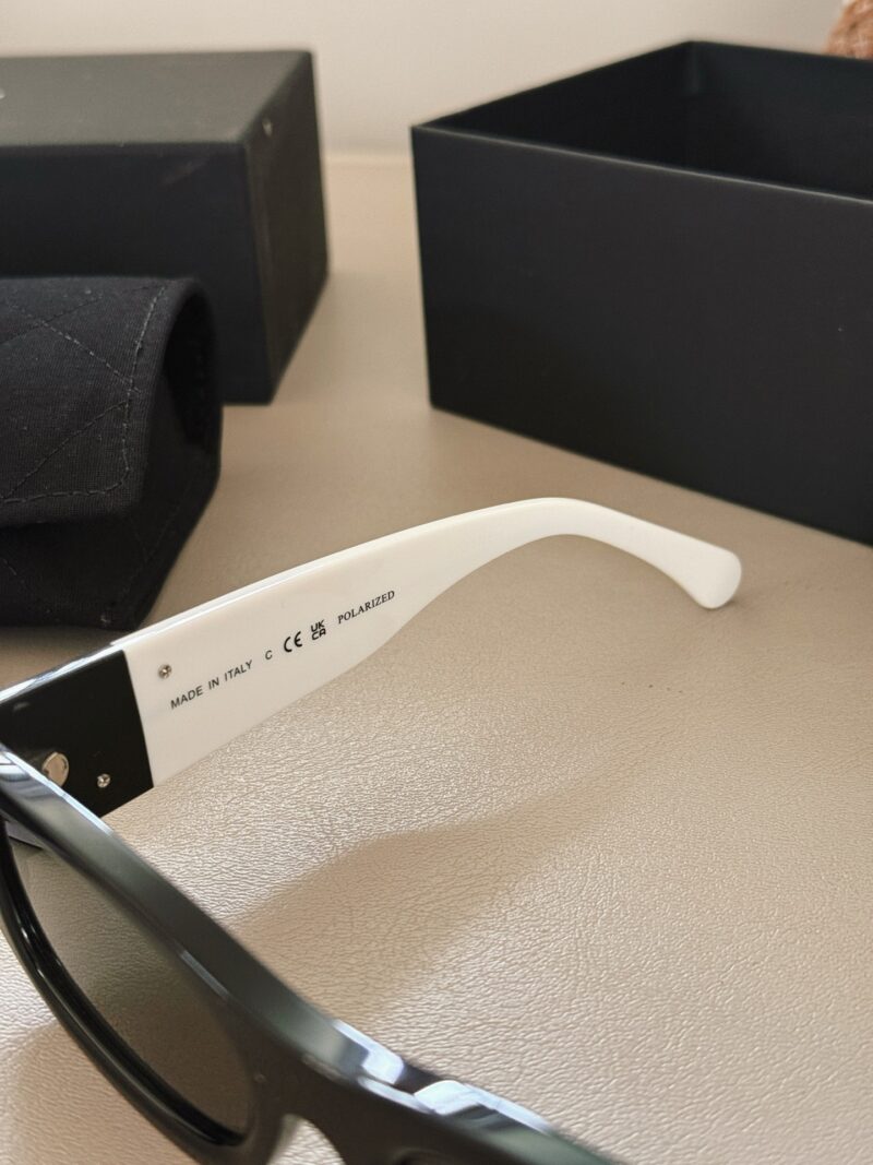 33a281a70b.jpg 205 with complete packaging
I will really regret not getting these sunglasses this summer!
The god of fashion!
Chanel's panda sunglasses are super stylish on both the front and sides!