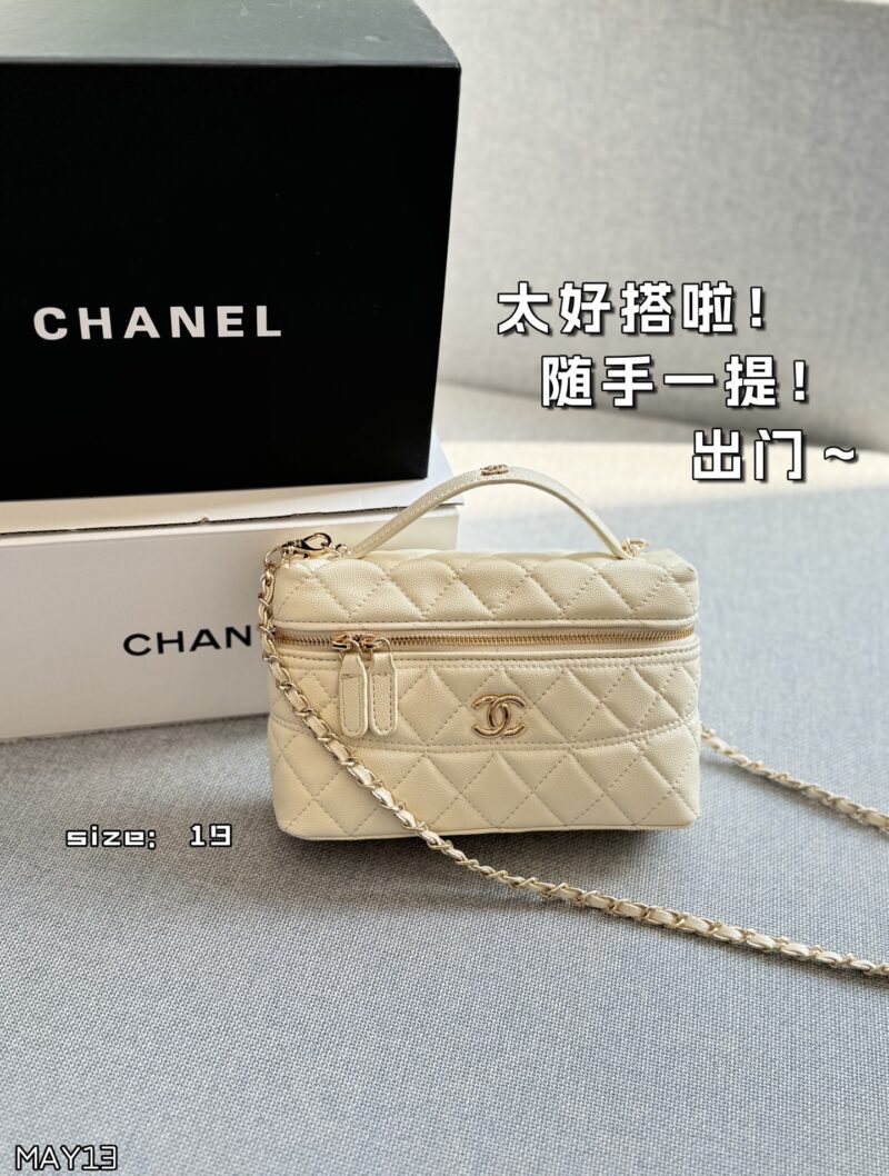 33b8adeed7.jpg 210 Complete Gift Box Set
size:19×12
CHANEL 25C Handheld Logo Caviar Lunch Box Bag Makeup Box Makeup Box Bag Chain Bag Shoulder Cross Shoulder Handbag
Fragrant lunch box hobo
Also known as a wandering bag
The bag is lightweight and has capacity
Ex...