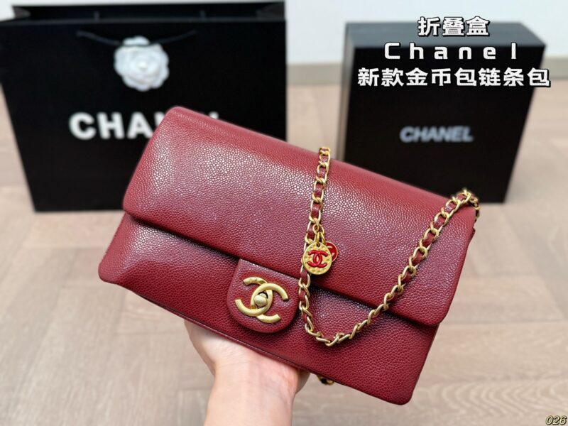 Counter gift box
Chanel Gold Coin Bag Chain Bag
Rarely seen obscure style, cool retro and lazy
Another trendy item that can be easily carried out with just one carry
Size 23 14