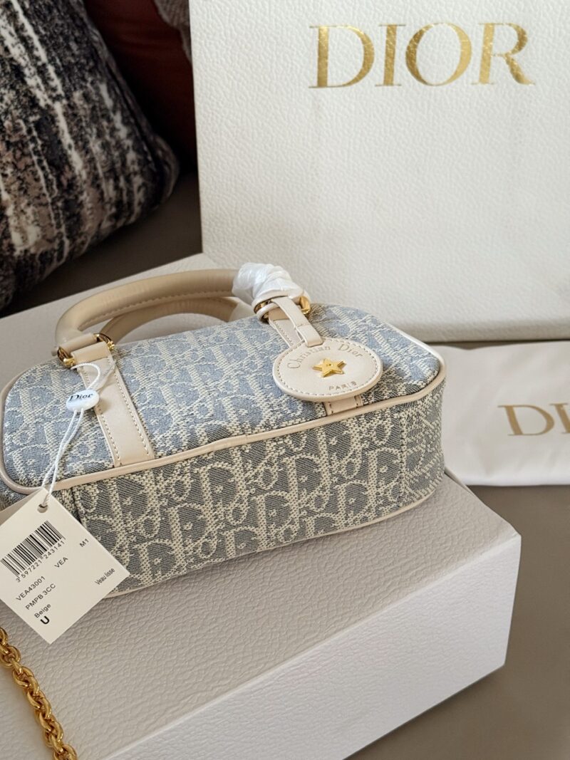 270 boxes
size：20*12cm
D Home VIBE | Pillow Bag
Don't think I'm young, but I'm very good at pretending!
Summer25 new SIZE bowling bag, really looks great!