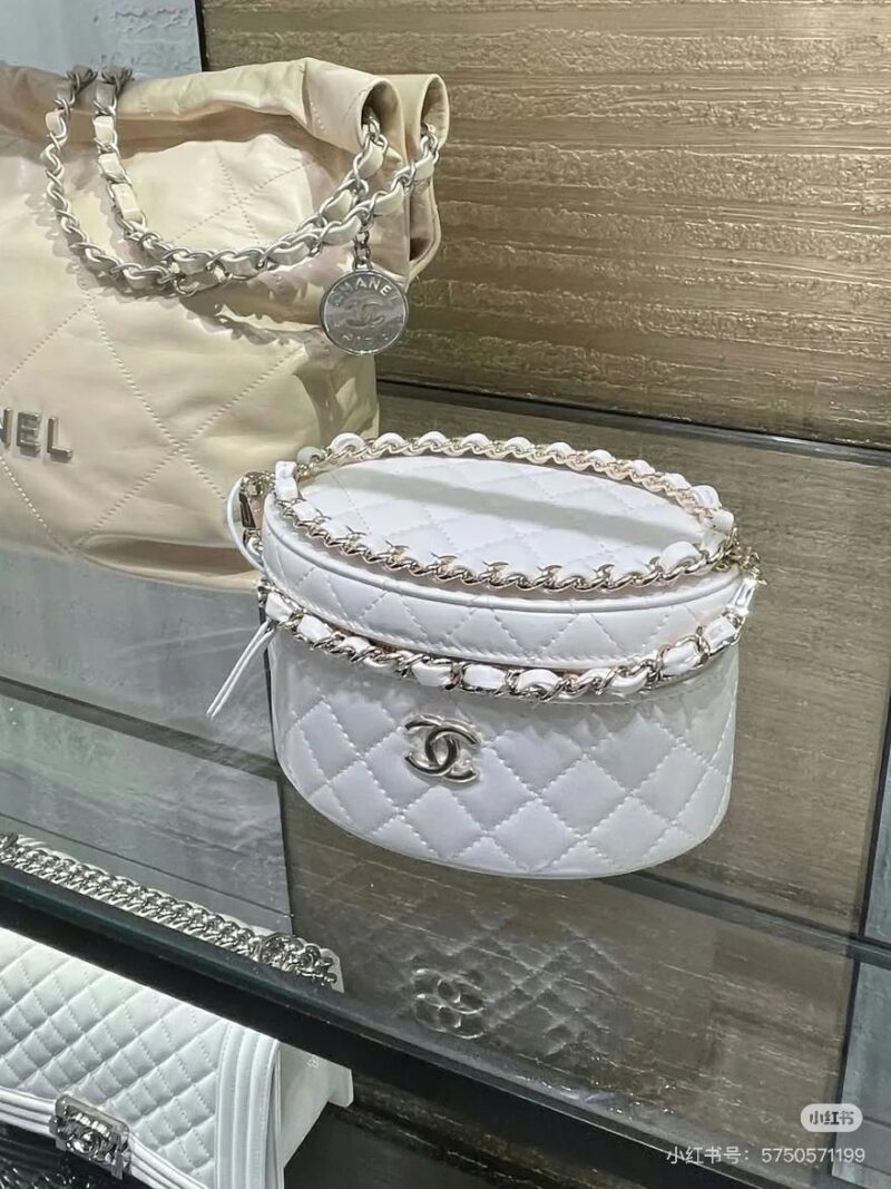 33f6c846ff.jpg Chanel's new small box bag