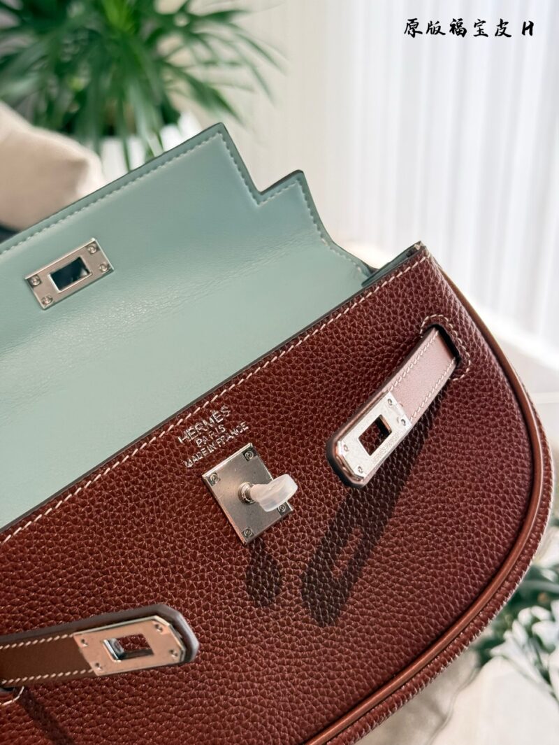 First layer cowhide p350 Fubao leather
Hermes' new Kelly Moove
Big bag size: 17 * 10 * 5cm
Small bag size: 7.5 * 6 * 3.5cm
Hands on bag, grab bag, waist bag, shoulder bag, crossbody bag capacity: coin/Airpods3 Yin line card air cushion lipstick tissu...