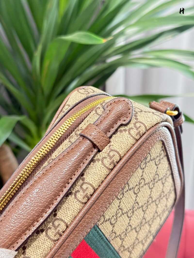 3443ce880d.jpg P240 Ophidia series woven strap small crossbody handbag;
The Ophidia series remains a beloved brand. Every season, new styles are launched to create multifunctional travel accessories suitable for various destinations. The double G and striped ribbon...