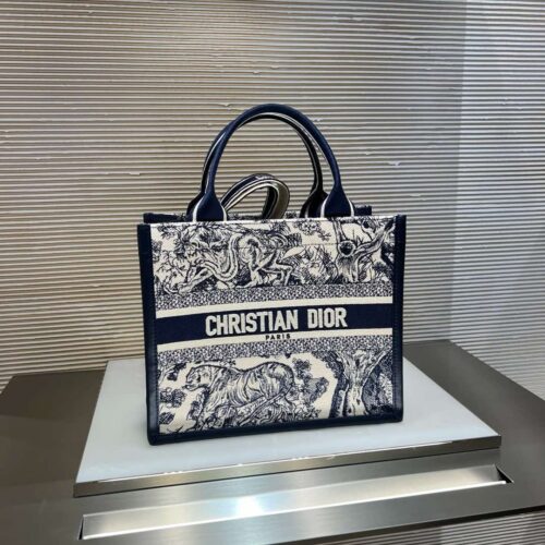 Dior's new tote frees hands