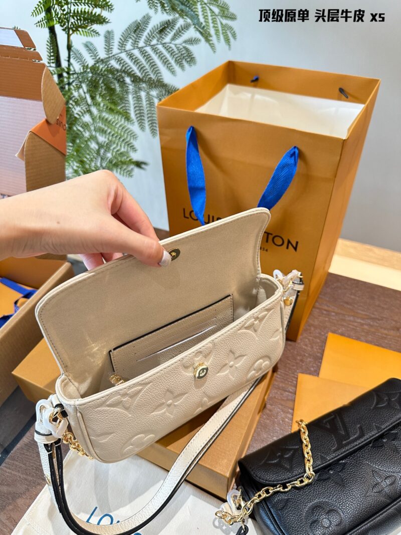 First layer cowhide original single p330
Cute bag shape yet full of elegant temperament folding box! Size 22.11
Lv Ivy Mahjong Bun
Cute bag shape yet full of elegant temperament combined with exquisite and fashionable chain underarm back
A crossbody...