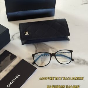 195 complete packaging upgrade version
Xiaoxiangfeng Invincible Black Frame Plain Mirror ∞
Wearing it without makeup is absolutely stunning!
Ch3408 is truly the "out of stock king" and the bare black frame on my heart
The side face shark looks so s...