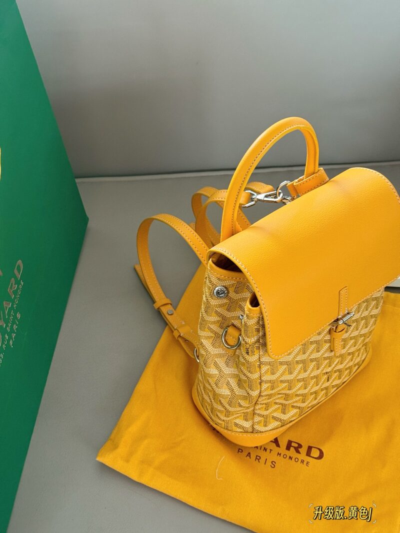 35c3ef6286.jpg 205 leather matching
size:20*23cm
Alpin mini Goryard that never gets tired of carrying
Goya backpack
It has a very light weight!
The single shoulder and double shoulder method can also be switched freely
The casual and fashionable feeling of mini s...