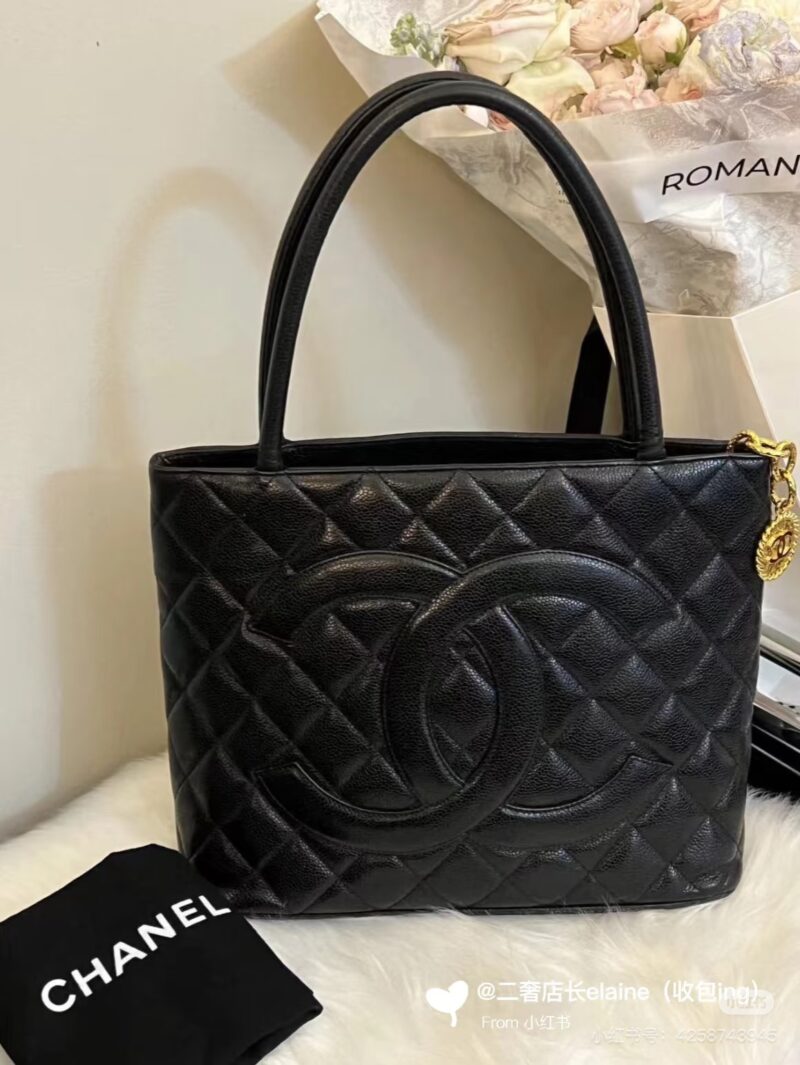 35f6740af9.jpg Chanel Vintage Hilton