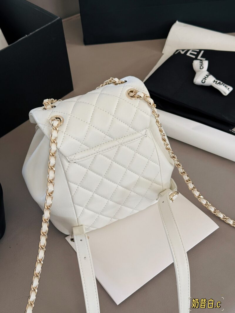 260 boxes
size：18*20cm
Xiaoxiang Family Duma Backpack
The texture of the bag is super good!
Fine grain sheepskin!
The cutest backpack of the season
? Single shoulder ? Double shoulder ? Handheld