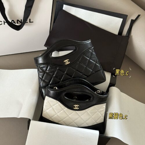 215 boxes
size：22*14.5cm
Xiaoxiangjia's 23a is worth buying
Cute and lovely side scrolling 31 nano bag
Who can withstand this!
Xiaoxiang's true love fans must join!