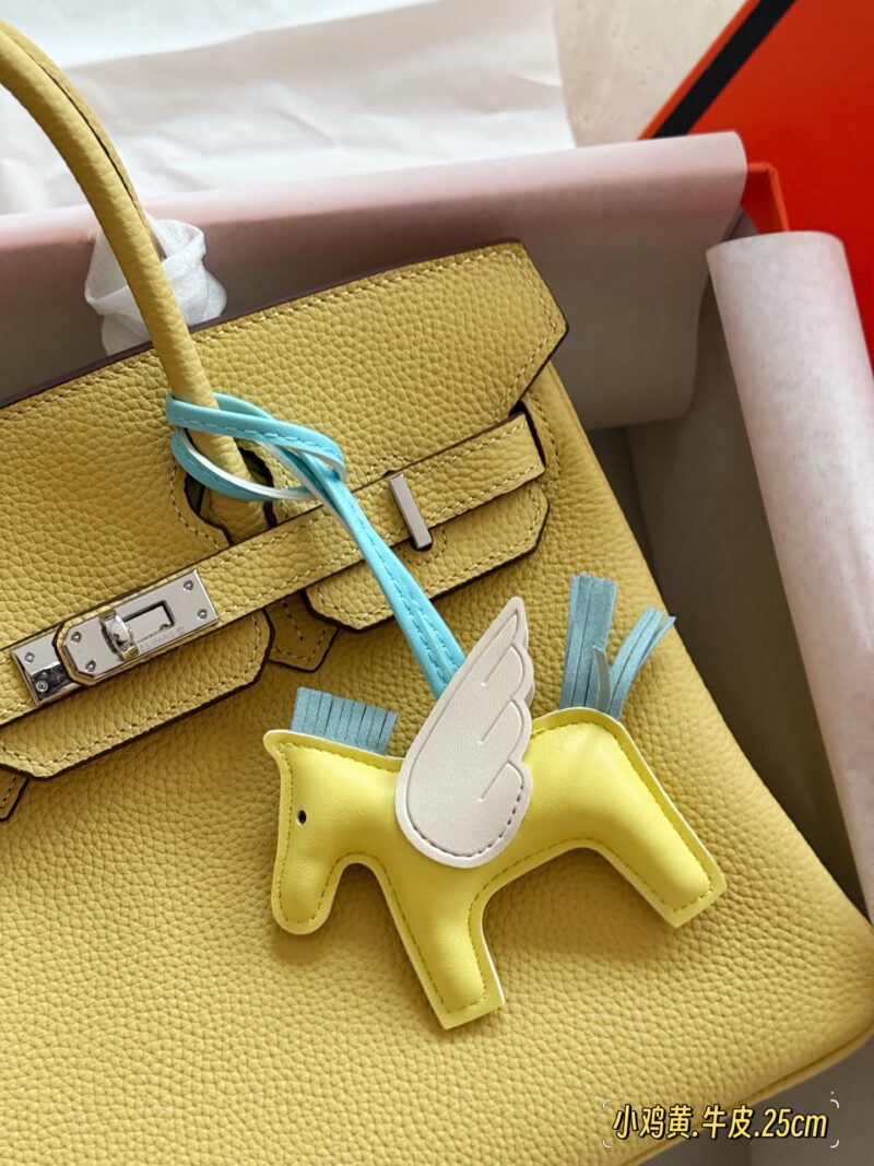 36af488182.jpg 325 345 with complete packaging
size:25cm/30cm
The season for carrying platinum bags has arrived
Bk25 Original Quality ??
Hermes | Birkin 25 Lychee patterned cowhide
That's really amazing, it's both salty and sweet
A stunningly beautiful birkin...