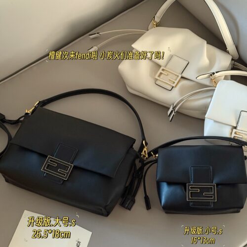 250 265 box upgrade version
Size: 16 * 13cm (small)
26.5 * 18cm (large)
The latest series Mama Baguette has truly been designed to the hearts of fairies!
Fendi's latest magic wand
Fresh and elegant!