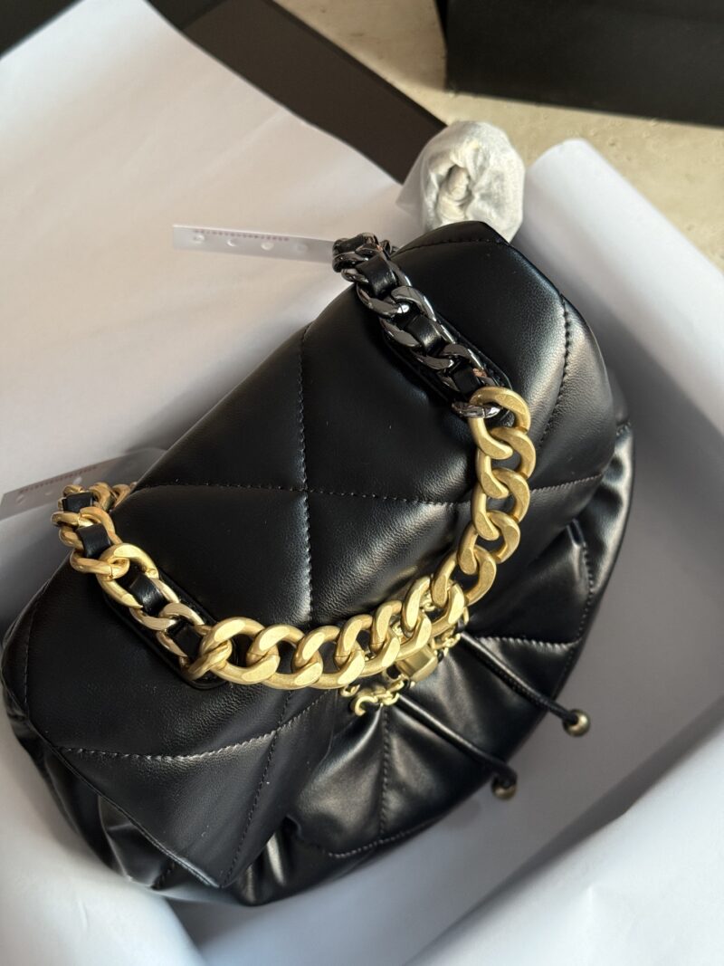 260 boxes
size：22*26cm
Chased and asked by passersby
Xiaoxiangjia 24c19bag backpack
The feeling of casual laziness
Soft feeling
Capacity is also manageable!