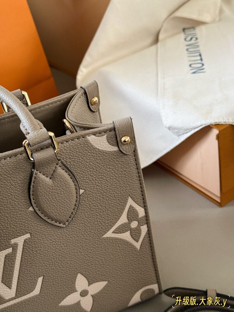 384e03ab94.jpg 235 box
Mother's Day Gift
Size: 25 * 20cm (small)
Excellent quality, understand the goods ??
It's really too advanced!
Warm, gentle, and creamy Iv on the go tote bag
Elephant Grey has a gentle and elegant temperament!
Search Lv on the go shopping bag