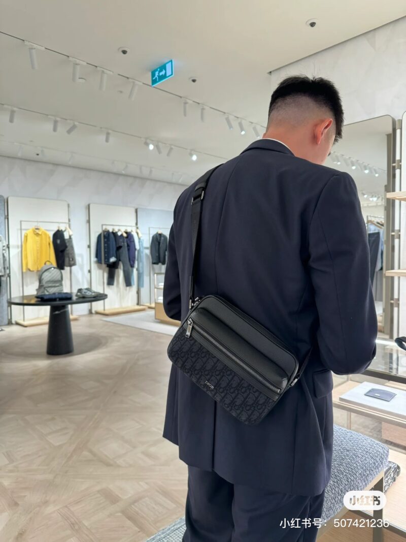 385aaa264f.jpg Dior mailman bag