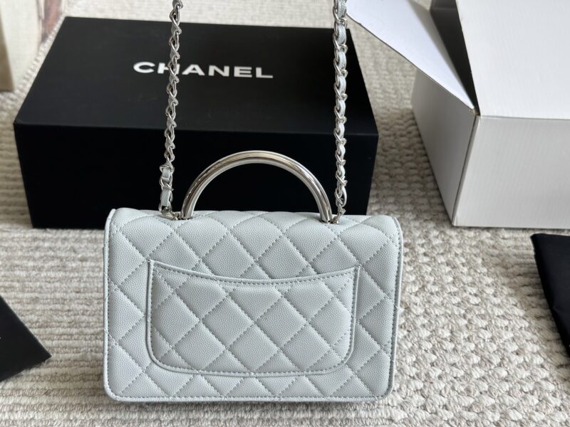 38ad5e6147.jpg 230 boxes (caviar cowhide ma)
size:20*13cm
Xiaoxiang Family Wealth Bag
New controller
The most aesthetically pleasing WoC/metal handle
You must arrange for yourself
The latest model of 25ss!
