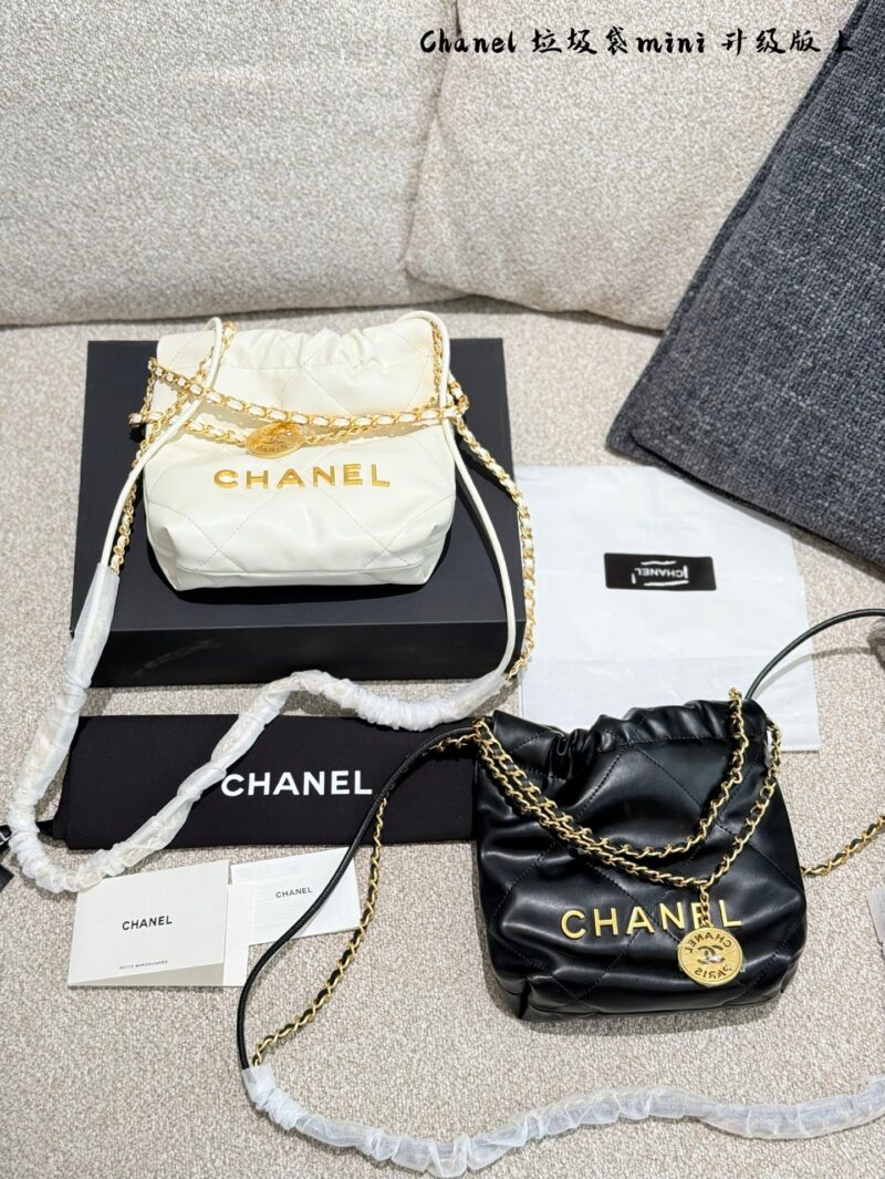 38b1d67970.jpg Chanel Mini Garbage Bag P250 Upgraded Version
Can be carried by hand or slung over
The new season's C position! Get up the little girl who used to have a casual style with 22 bags
Can be carried by hand or slung over, exquisite and cute 18 × 20 box ...