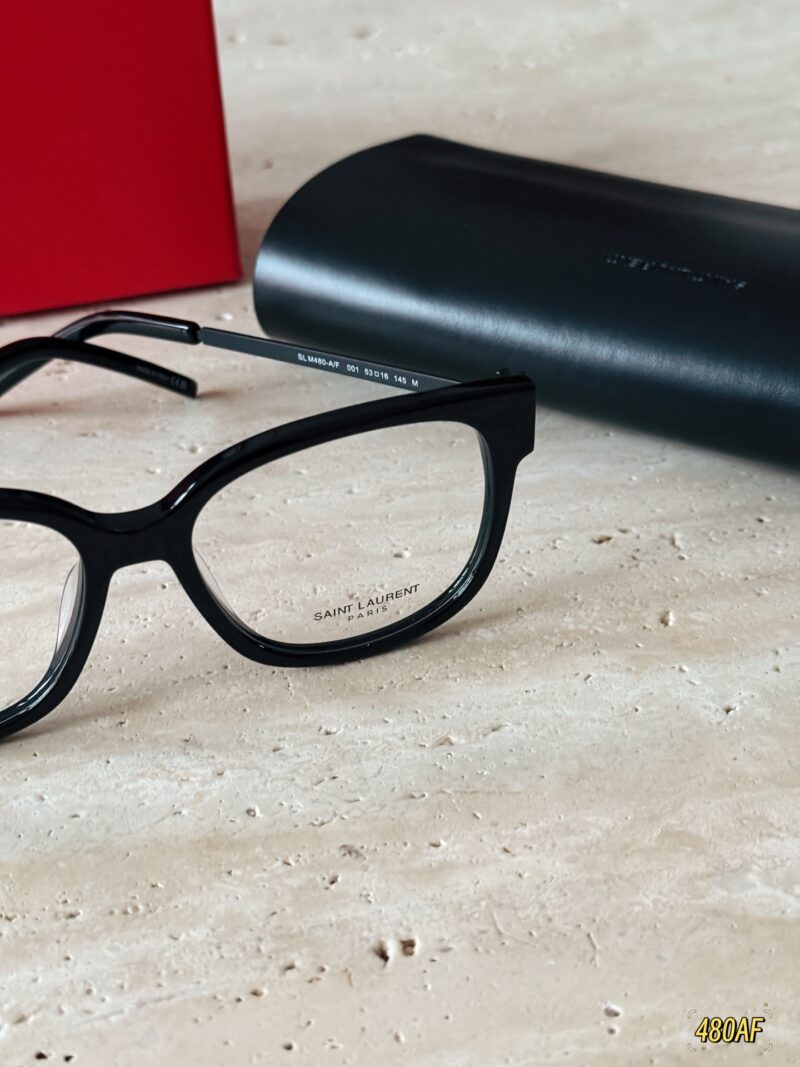 38cb7e29e0.jpg 210 Pack
Naked glasses, I call them the goddesses of bare skin!
Saint Laurent capsule series M480 plain glasses
An essential natural beauty tool, Rose's same style glasses
·Classic YSL brand logo embellishment, overall simple yet recognizable