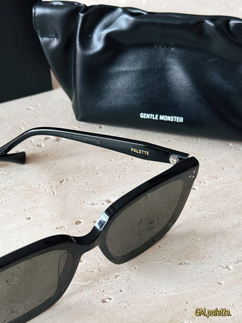 38eb97e2ce.jpg 185 configuration packaging
sunglasses
Zeiss lens AU protection
Round faced Tian Cai GM Sunglasses Palette
Palette belongs to the large frame type, square sunglasses do not choose face shape, can decorate face shape
It's great for daily outings, driv...