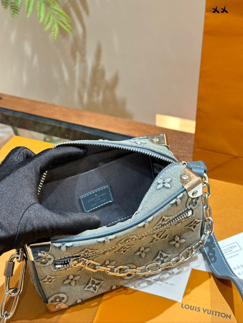 LV denim small box bag that incorporates some futuristic feel
I personally love the 2024 vacation series so much. The futuristic fashion in science fiction movies has a visual effect, so I couldn't wait to flip through this season's new bags. The use...