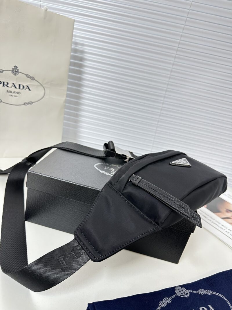 Comes with a gift box size of 2 5x 11 x 5 PRADA waist bag/chest bag model 2VL034. This waist bag design is not only practical but also enhances the overall design sense, making it easy to raise the body proportion. The bag can be worn as a chest bag ...