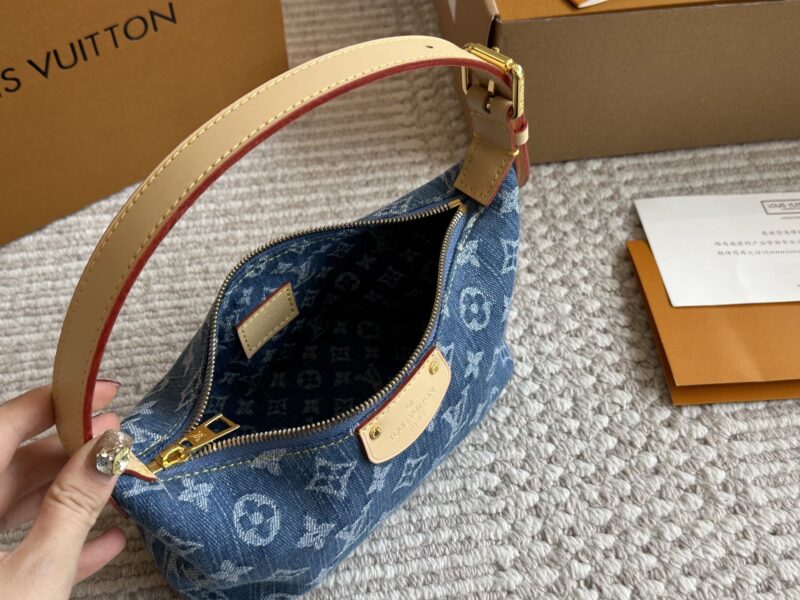 210 box
size：20 11cm
Cowboys are out again this year
L denim denim armpit bag!
think constantly of! [Teeth] [Teeth]