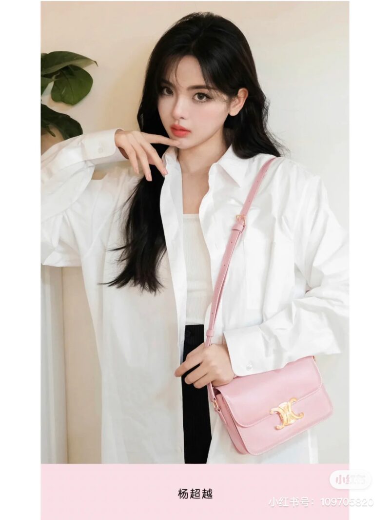 3a05e967a8.jpg CELINE 2023 New Year Series Popularity Pack with Dreamy Cherry Blossom Powder CELINE, this "cherry blossom powder" is so beautiful that it's too foul! Classic small square bag, half The moon saddle is dyed with dreamy pink, and Lisa and Jessica are s...