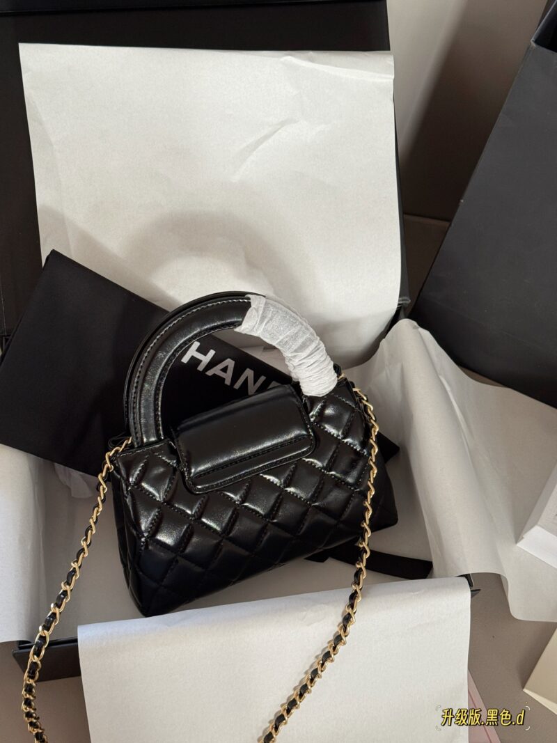3a076c5721.jpg 195 box
size:20*12cm
Xiaoxiang's 23k Kelly
The most beautiful 23k, the oil wax skin looks so good! I have the impulse to immediately drop the sa!
520 carry this Chanel!
Cowhide quality
