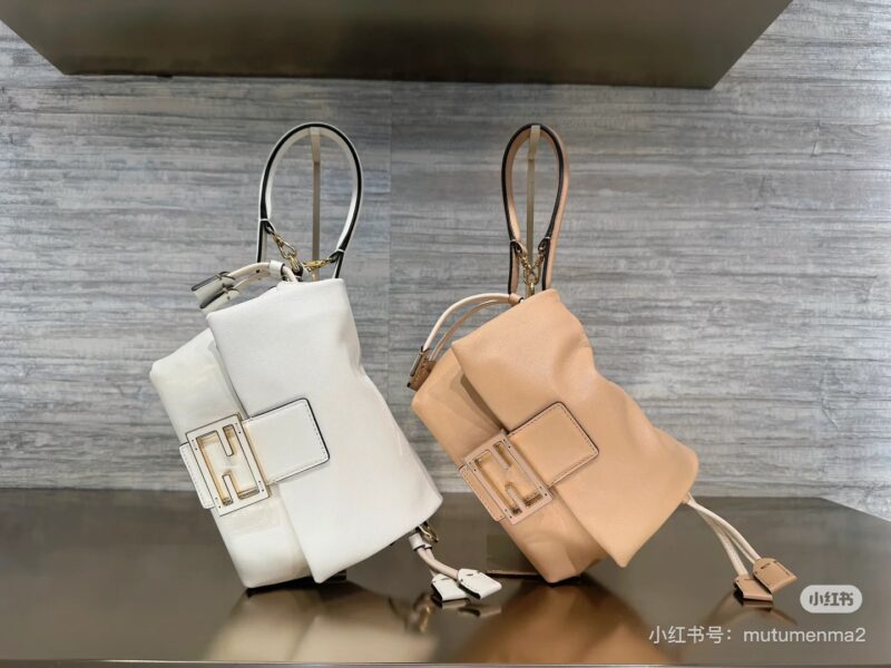 Fendi Mamma Baguette new bag
Come and pick the new Baguette baguette bag!
Which color would you like? # Fendi bag # Fendi baguette bag
