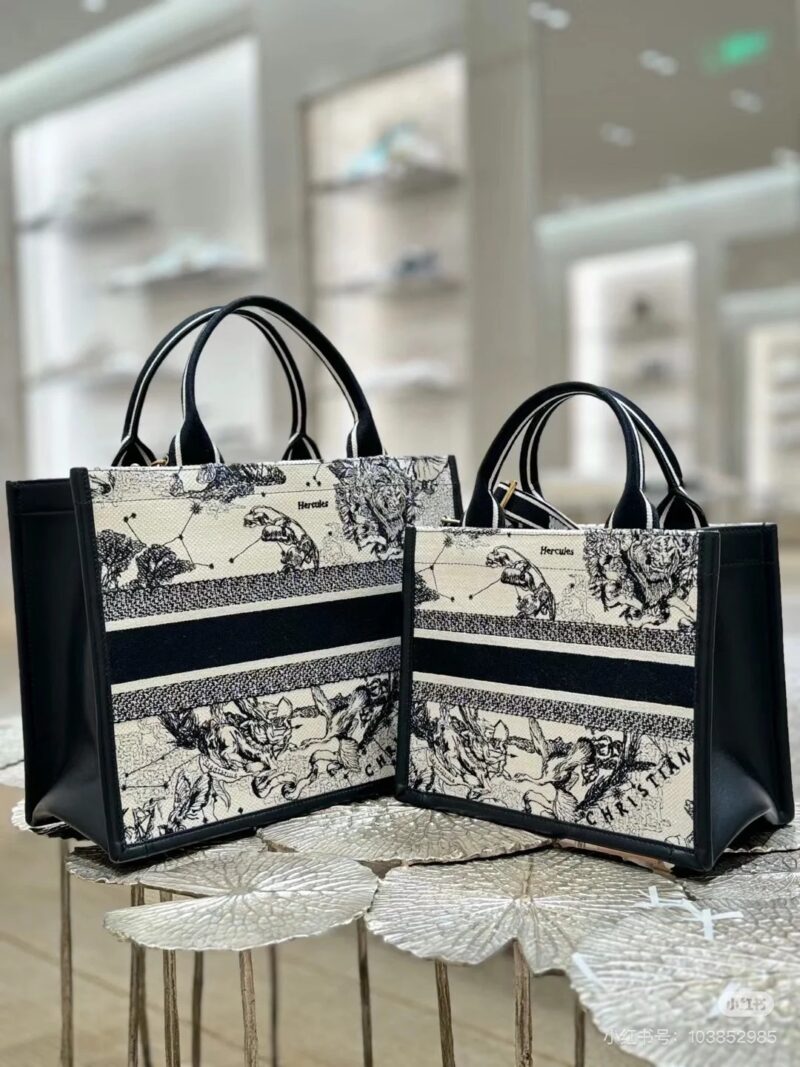 Dior's new tote frees hands