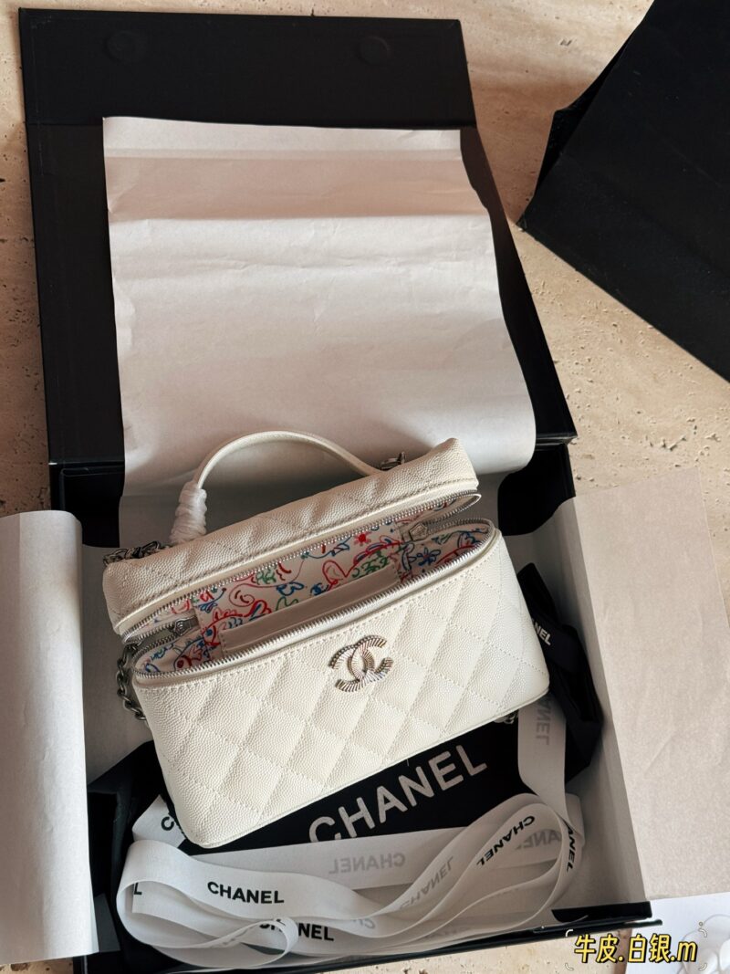 250 boxes
Size: 20 (base width) * 12cm (height)
Xiaoxiang Family Lunch Box Pack Lp
A popular bag that catches the eye at a glance
Really cute
Can be sweet or salty
You can hold it by hand, shoulder and back. The chain length is just right
It also has...