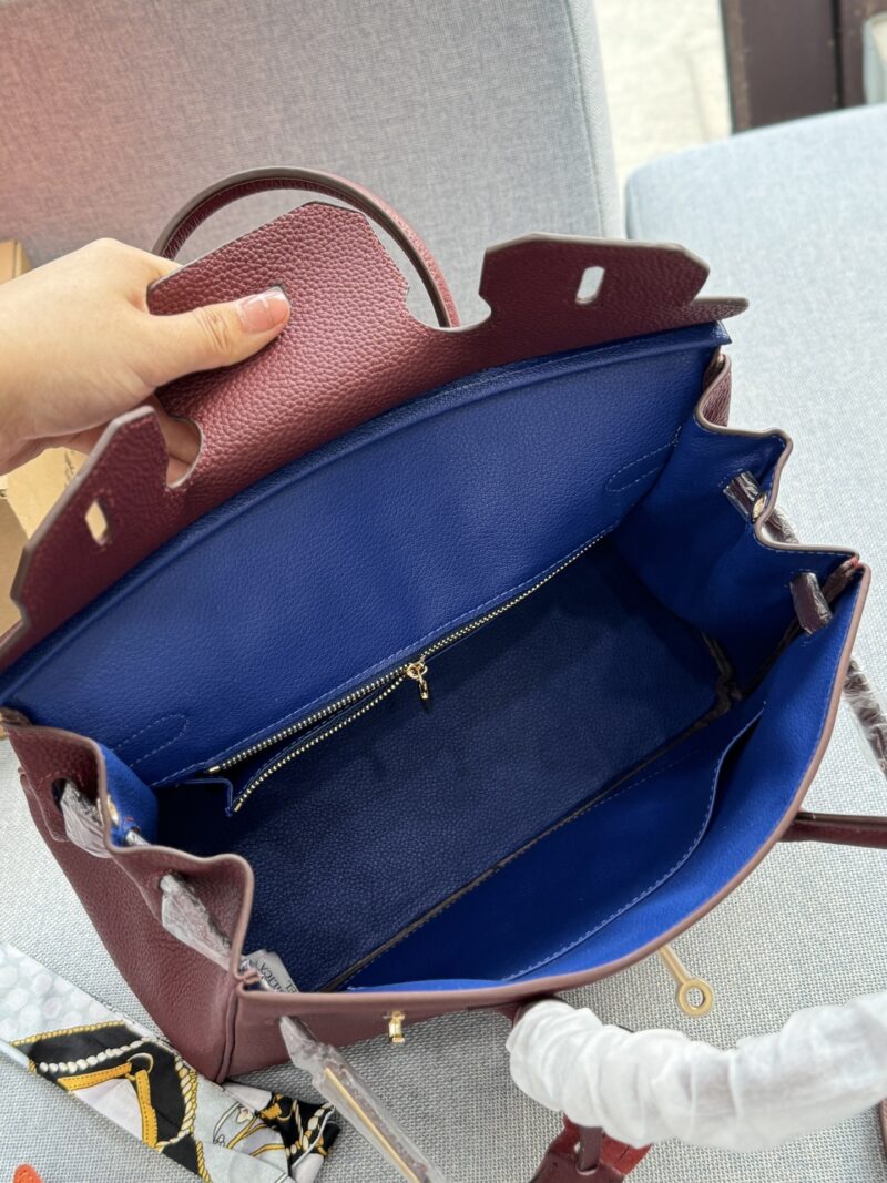 Complete gift box
size：30×22
Hermes Birkin 30 Platinum Bag Handbag
With just a flick of it when going out, one's temperament skyrockets
Simple and durable design
Exquisite, efficient, durable, can be installed and matched properly
Highly textured,...